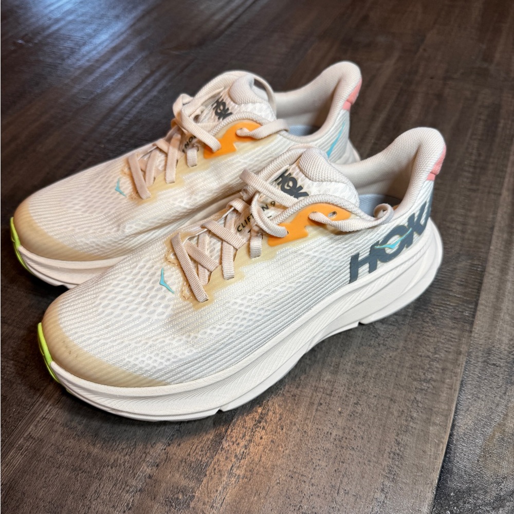 HOKA CLIFTON 9 Size 3.5MD Youth 1131170